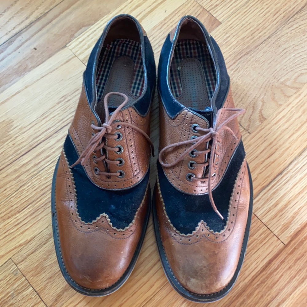 Johnston & Murphy 2-tone men’s Oxford shoes
